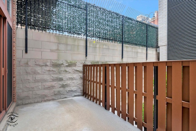 360 W Illinois St Unit 114, Chicago, IL 60654 - view of patio / terrace