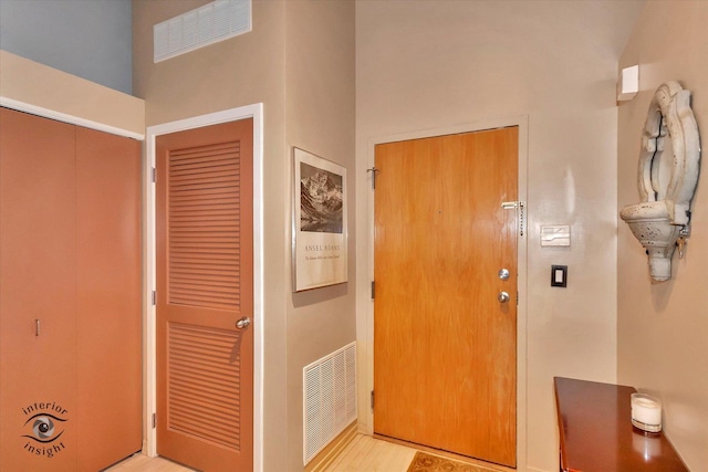 360 W Illinois St Unit 114, Chicago, IL 60654 - entryway with light wood-type flooring