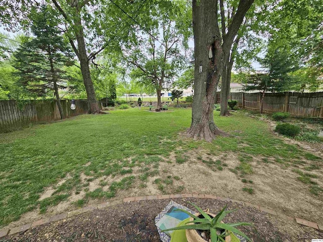 612 Edgewood Dr, Quincy, IL 62301 - view of yard