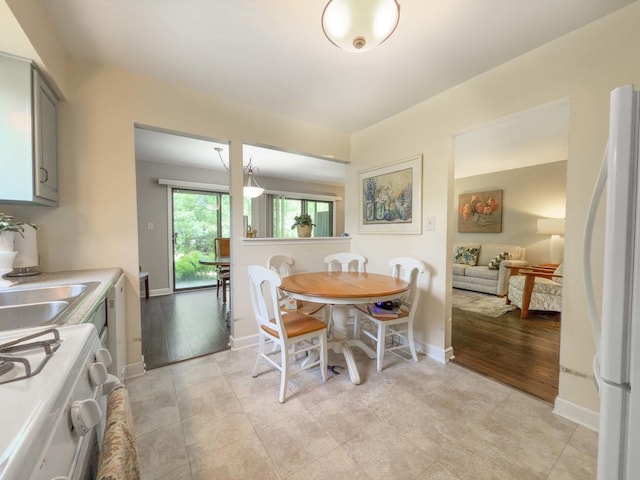258 Brookside Ln Unit B, Willowbrook, IL 60527 - dining room with baseboards