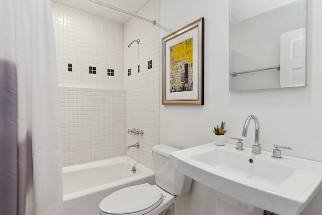 727 S Dearborn St Unit 911, Chicago, IL 60605 - full bath with a sink and shower / bath combo with shower curtain