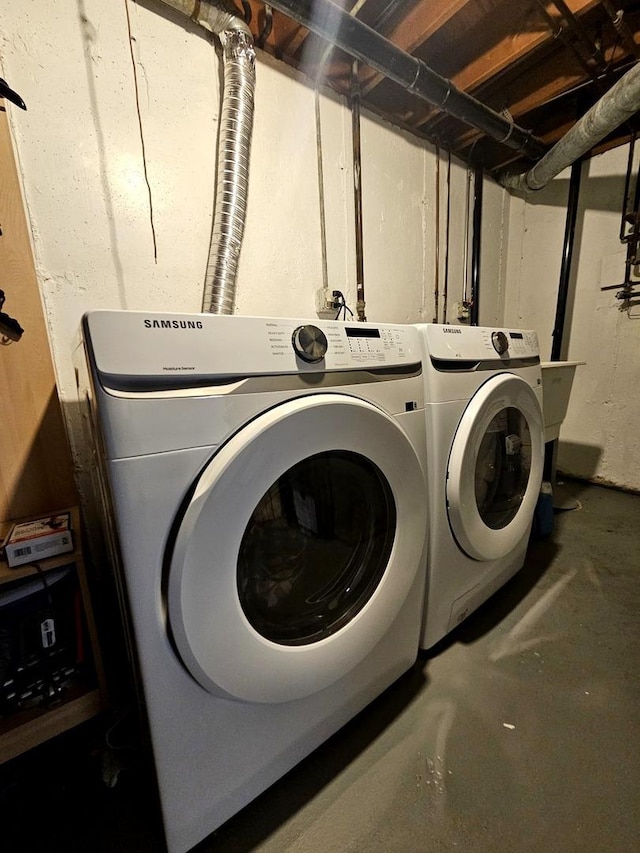 306 Milton Ct Unit B, Bloomingdale, IL 60108 - laundry room with washer and clothes dryer