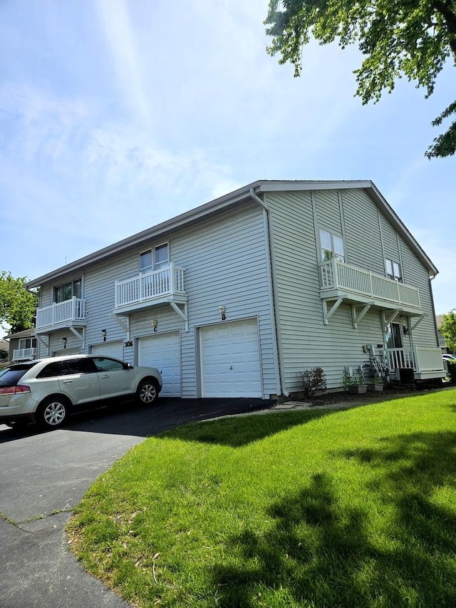306 Milton Ct Unit B, Bloomingdale, IL 60108 - view of front of home with an attached garage, a front yard, and driveway