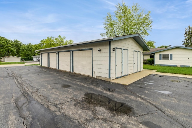 903 Wiltshire Dr Unit S2, Mchenry, IL 60050 - view of garage