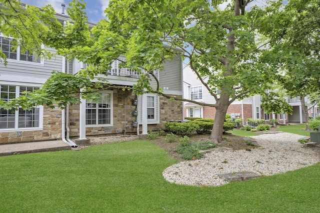 886 Ann Arbor Ln, Vernon Hills, IL 60061 - view of front of property featuring stone siding and a front lawn