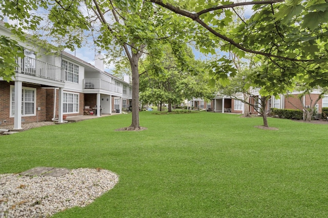 886 Ann Arbor Ln, Vernon Hills, IL 60061 - view of grassy yard