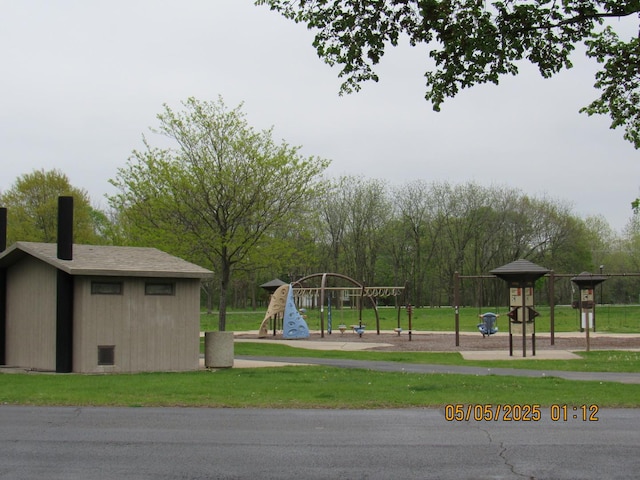 16308 S Peerless Ct, Plainfield, IL 60586 - community jungle gym with a yard