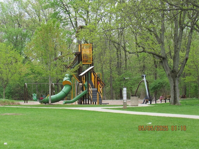 16308 S Peerless Ct, Plainfield, IL 60586 - community play area with a yard