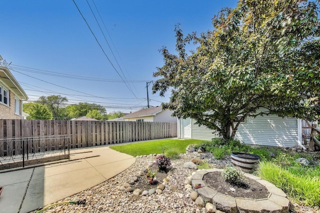 5560 W Ardmore Ave, Chicago, IL 60646 - view of yard featuring a patio area