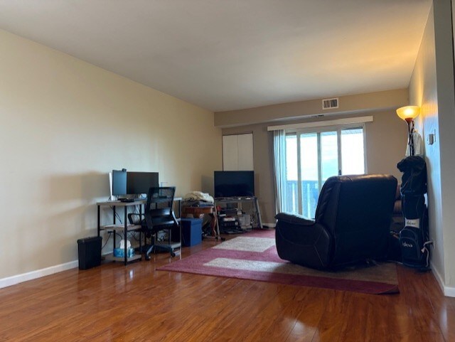 700 Perrie Dr Unit 416, Elk Grove Village, IL 60007 - photo 4