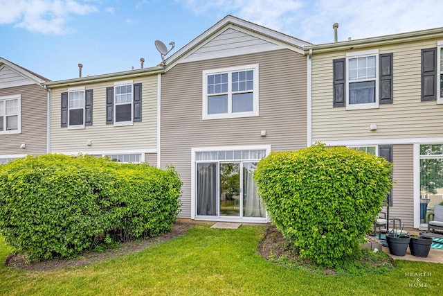 2015 Limestone Ln, Carpentersville, IL 60110 - back of property with a yard