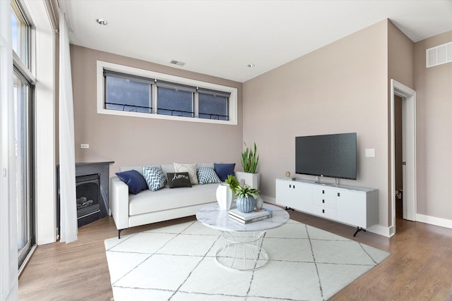 6 N May St Unit 403, Chicago, IL 60607 - living area featuring light wood-style flooring and baseboards