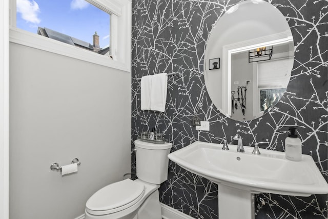 439 Thomas Ave, Forest Park, IL 60130 - bathroom with wallpapered walls