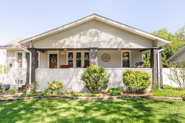 10 N Broadview Ave, Lombard, IL 60148 - bungalow-style house featuring a porch and a front lawn