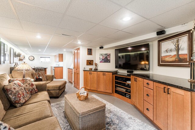 10 N Broadview Ave, Lombard, IL 60148 - living area featuring bar with sink and a drop ceiling