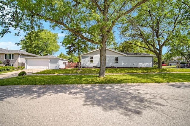 20738 S Hickory Creek Ct, Frankfort, IL 60423 - view of front facade featuring a front lawn, driveway, and a garage