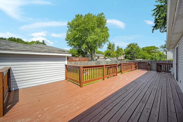 20738 S Hickory Creek Ct, Frankfort, IL 60423 - wooden deck with a fenced backyard