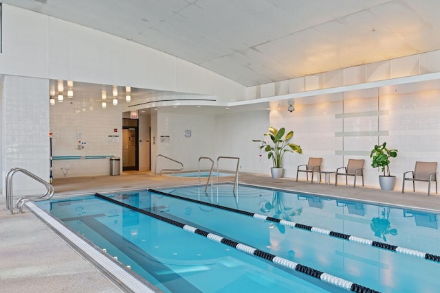 130 N Garland Ct Unit 2009, Chicago, IL 60602 - view of indoor community pool