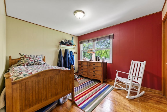 846 Park Dr, Flossmoor, IL 60422 - bedroom with wood finished floors and a closet