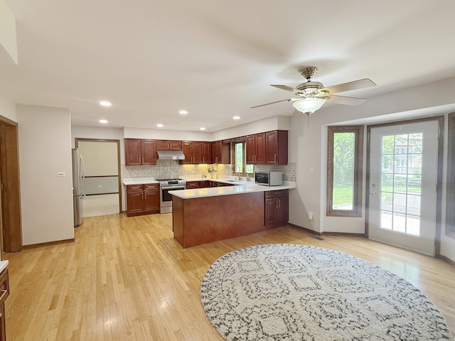 1463 Lantern Cir, Naperville, IL 60540 - kitchen with appliances with stainless steel finishes, under cabinet range hood, a peninsula, healthy amount of natural light, and recessed lighting