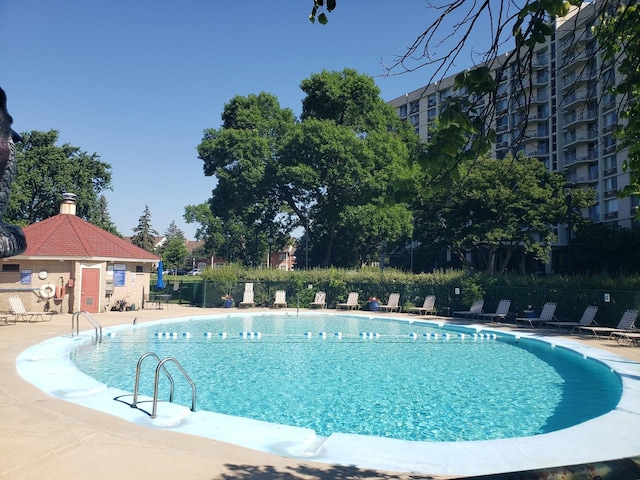 40 N Tower Rd Unit 5B, Oak Brook, IL 60523 - community pool with a patio area