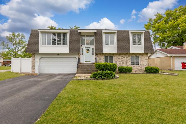 300 Milburn Ave, Crete, IL 60417 - photo 1