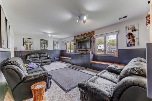 300 Milburn Ave, Crete, IL 60417 - photo 11