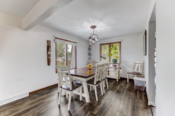 300 Milburn Ave, Crete, IL 60417 - photo 4