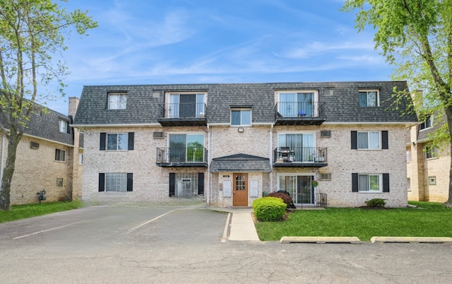 1315 N Baldwin Ct Unit 2C, Palatine, IL 60074 - view of building exterior with uncovered parking