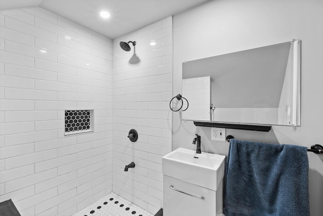 1844 N 77th Ct, Elmwood Park, IL 60707 - full bath featuring tiled shower, pet washing area, vanity, and recessed lighting