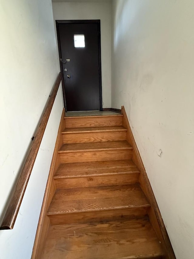 1235 S Mannheim Rd, Westchester, IL 60154 - view of stairway