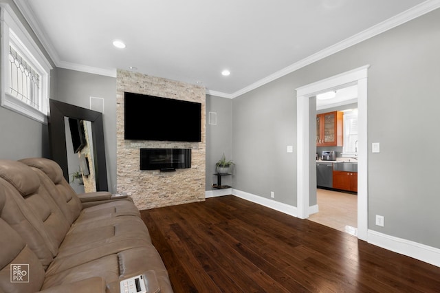 712 Lebanon St, Aurora, IL 60505 - living room featuring wood finished floors, ornamental molding, baseboards, recessed lighting, and a fireplace