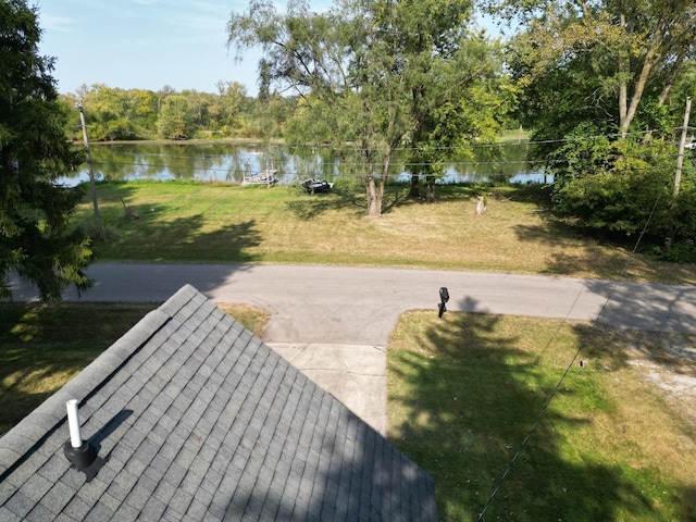 2425 W Riverside Dr, Mchenry, IL 60050 - view of grassy yard with a water view
