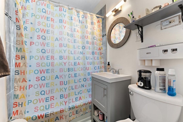 1678 State Line Rd, Calumet City, IL 60409 - full bathroom with toilet, vanity, and curtained shower