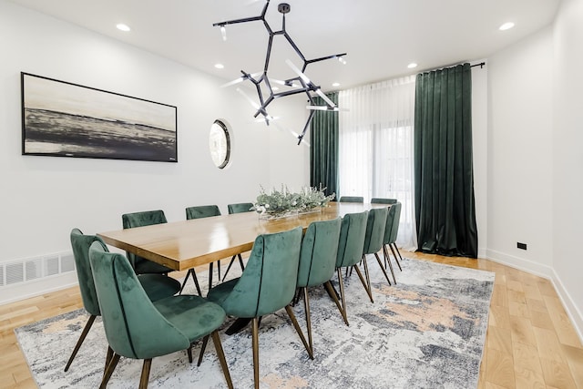 1620 Devonshire Ln, Lake Forest, IL 60045 - dining area featuring recessed lighting, wood finished floors, and baseboards