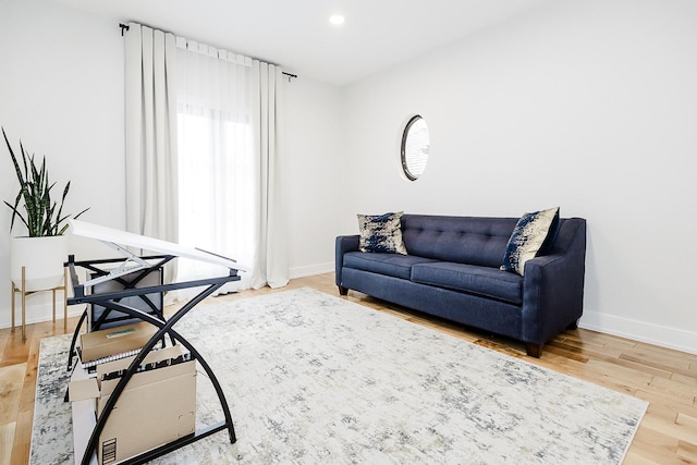 1620 Devonshire Ln, Lake Forest, IL 60045 - living area featuring baseboards, light wood finished floors, and recessed lighting