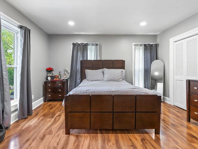 1515 W Galena Blvd, Aurora, IL 60506 - bedroom featuring light wood-style flooring, baseboards, recessed lighting, and a closet