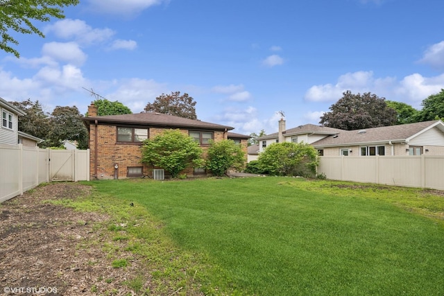 1237 N Ridge Ave, Arlington Heights, IL 60004 - view of yard featuring a gate and central AC