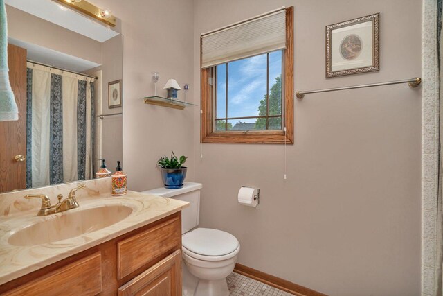 910 N Dovington Dr, Hoffman Estates, IL 60169 - full bathroom featuring toilet, vanity, tile patterned flooring, baseboards, and a shower with curtain