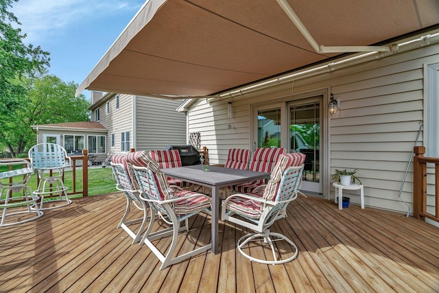 910 N Dovington Dr, Hoffman Estates, IL 60169 - wooden terrace with outdoor dining space