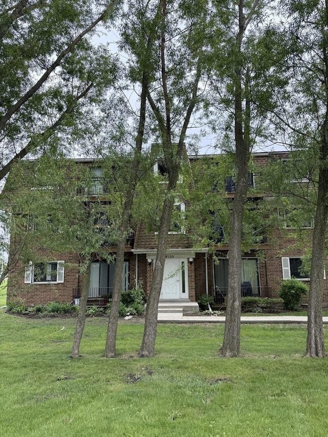 4100 Cove Ln Unit F, Glenview, IL 60025 - view of property hidden behind natural elements featuring a front yard and brick siding