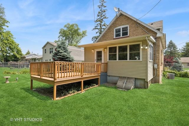 415 W N Blvd, Mchenry, IL 60051 - back of property with a deck