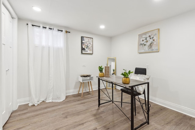9817 S Ellis Ave, Chicago, IL 60628 - dining area featuring light wood-style flooring, an office area, baseboards, and recessed lighting