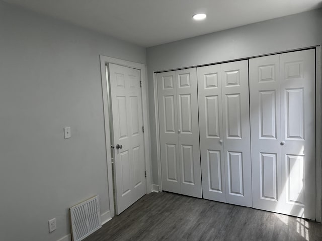 7621 S Eberhart Ave, Chicago, IL 60619 - unfurnished bedroom featuring dark wood finished floors, recessed lighting, baseboards, and a closet