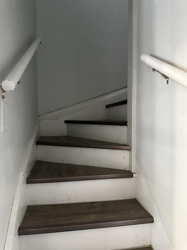 7621 S Eberhart Ave, Chicago, IL 60619 - view of staircase