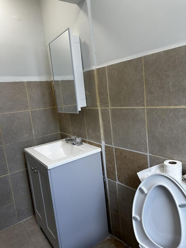 7621 S Eberhart Ave, Chicago, IL 60619 - bathroom with tile walls, vanity, and tile patterned flooring