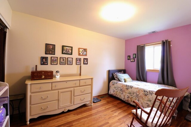 80 Flagstaff Ln, Hoffman Estates, IL 60169 - bedroom with light wood finished floors