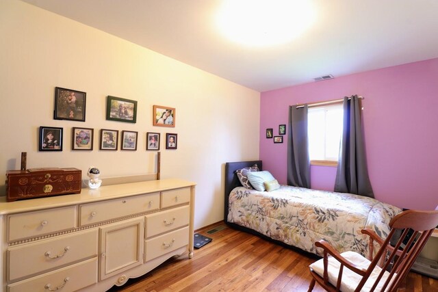 80 Flagstaff Ln, Hoffman Estates, IL 60169 - bedroom featuring light wood-style floors