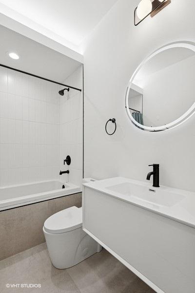 2633 N Emmett St Unit 1F, Chicago, IL 60647 - full bath featuring toilet, shower / washtub combination, and vanity