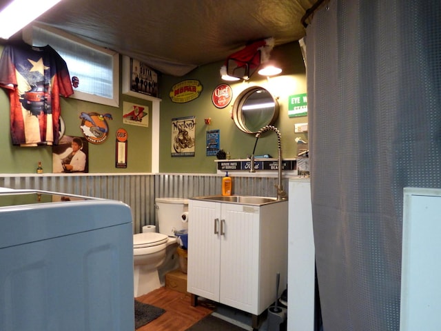 21 Woodland Ave, Elgin, IL 60123 - bathroom featuring toilet, vanity, wainscoting, and curtained shower